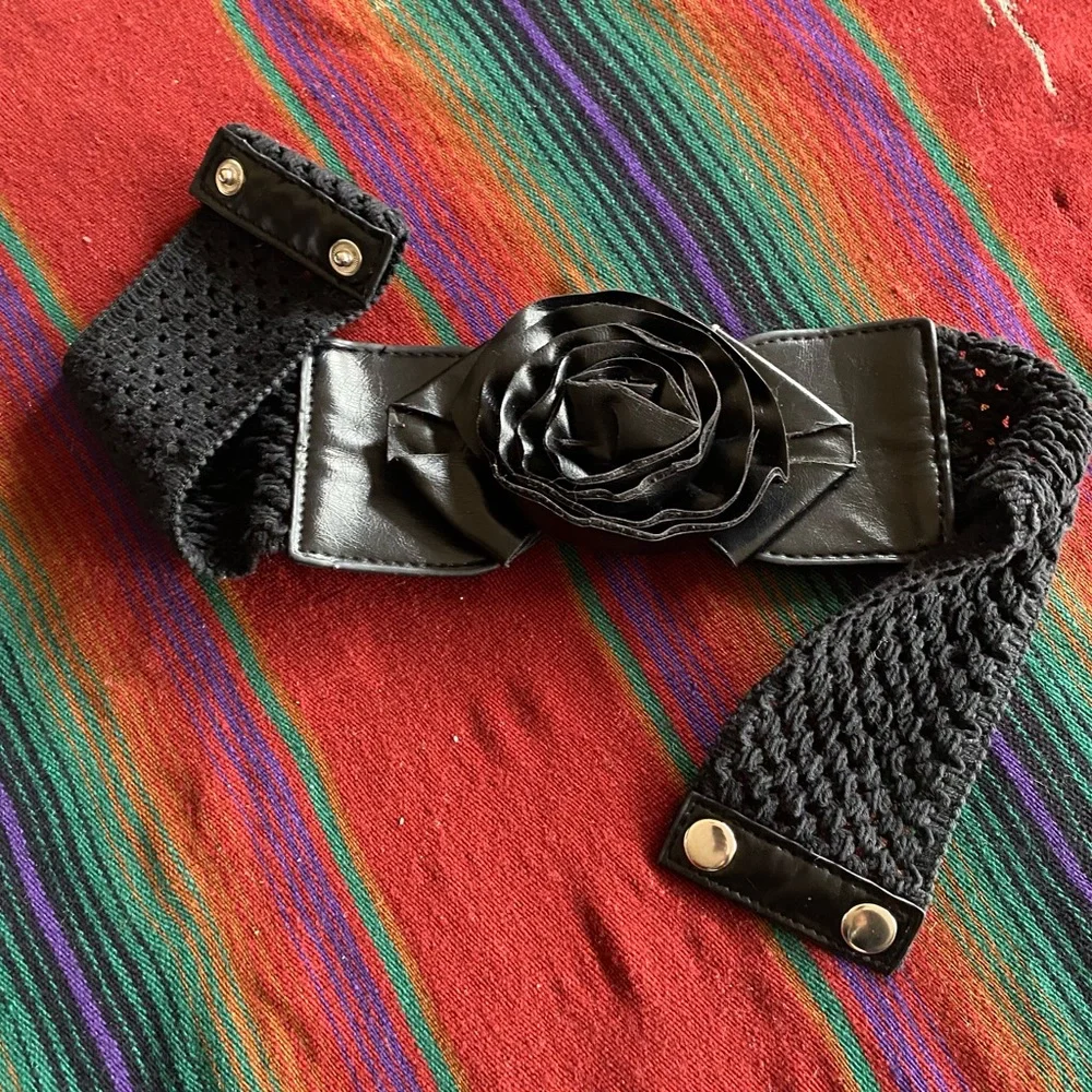 Vinyl/Knit Black Rose Belt with Silver Metal Snaps! Never used! Small.